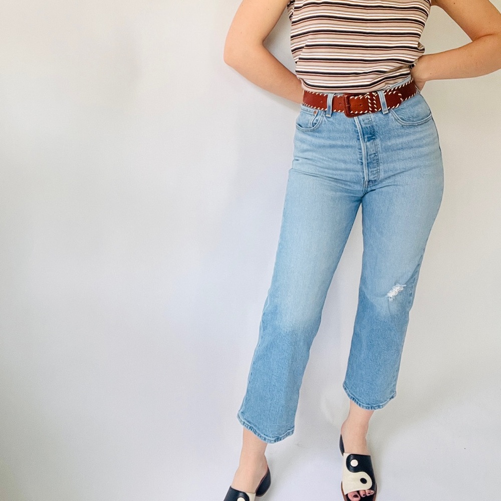 Levi’s Ribcage Light Wash Straight Leg Jeans 30”